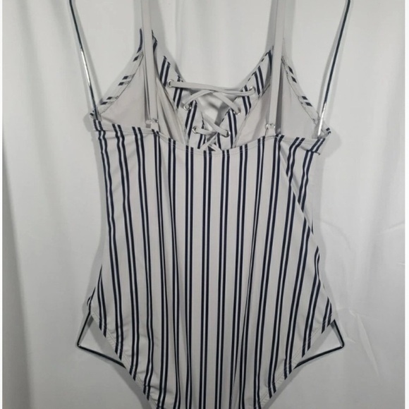 Nautica swimsuit Size M - Picture 3 of 5